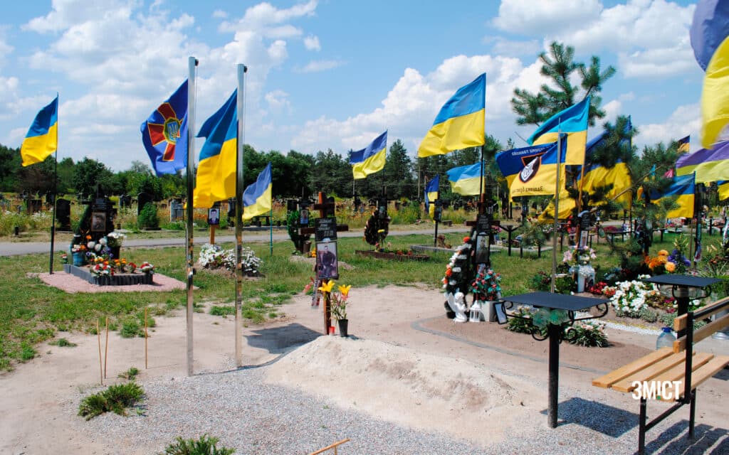 Алея героїв на Затуриному