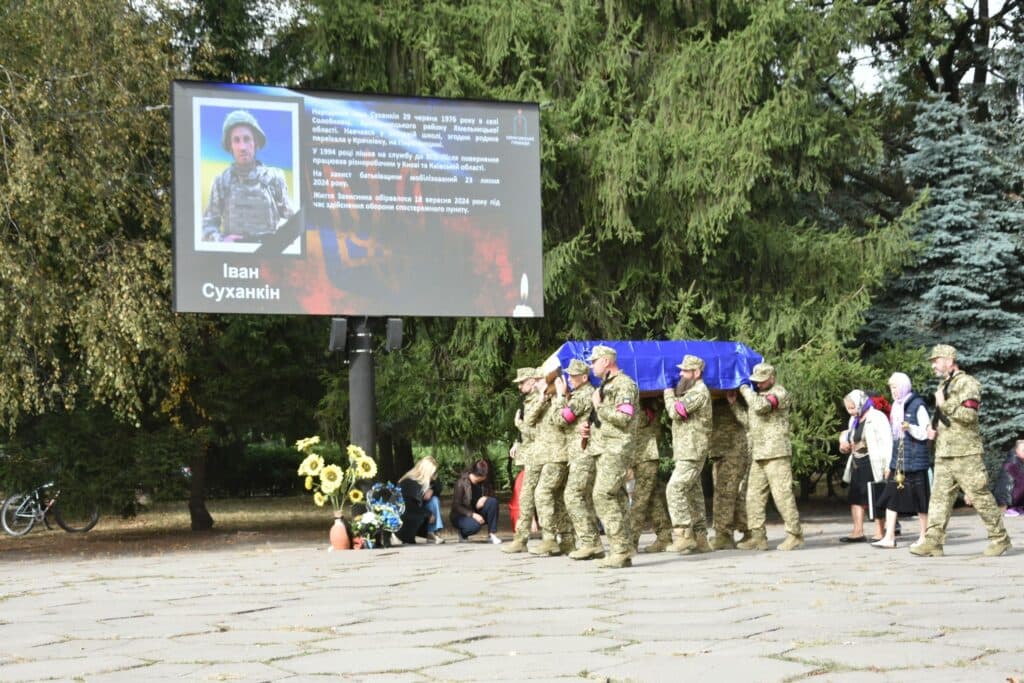 Прощання з воїном. Фото з фейсбук-сторінки громади.