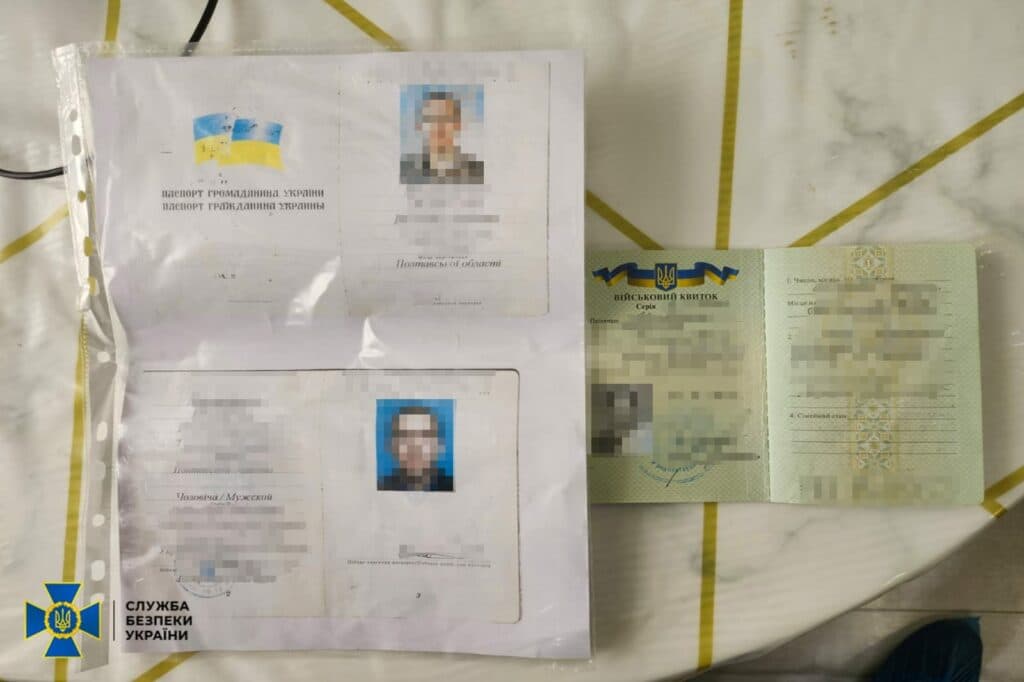 Вилучені під час обшуків документи Джерело – СБУ