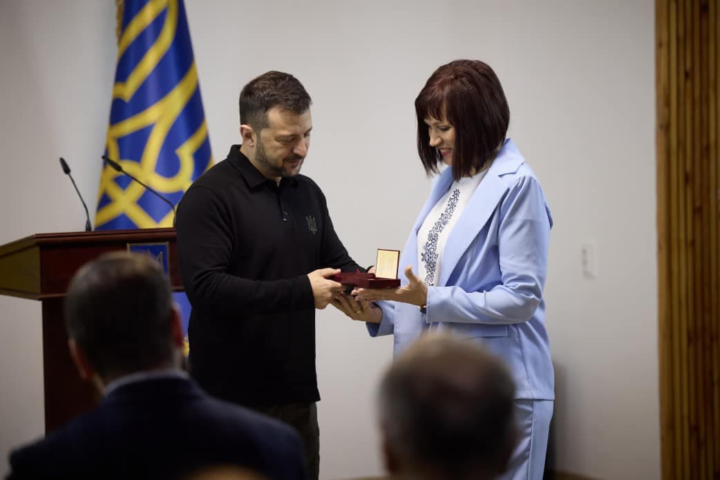 Президент присвоїв почесні звання освітянам з Полтавщини.