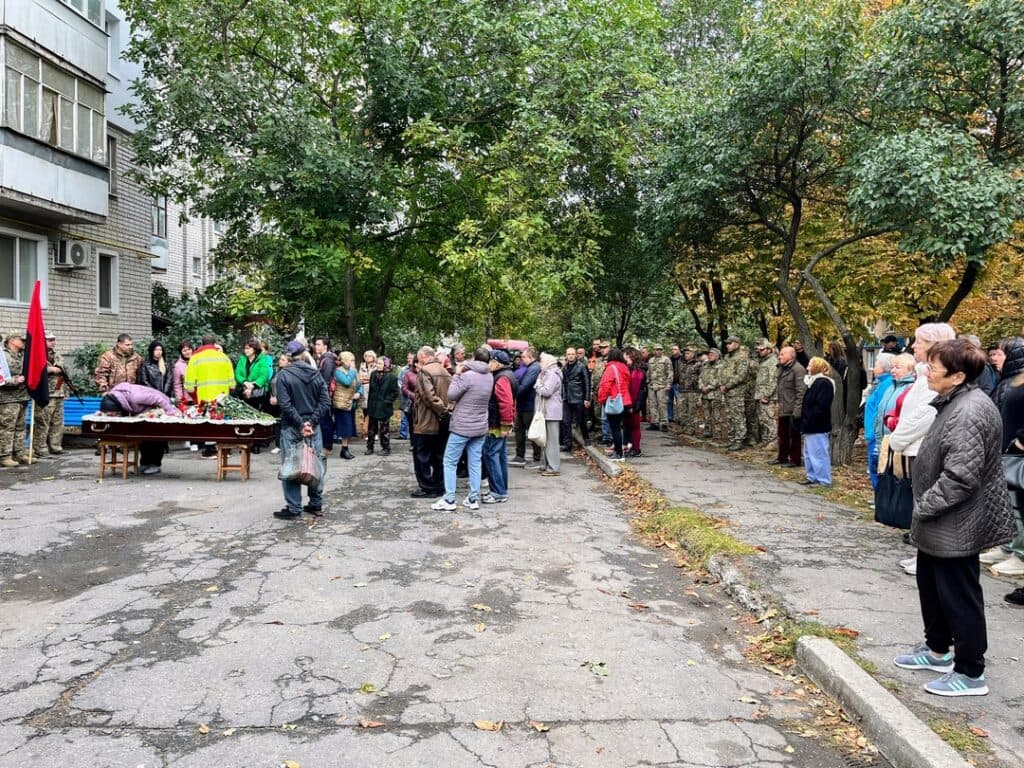 Прощання з полеглим воїном у Миргороді 8 жовтня. Фото Миргородцької міської ради.