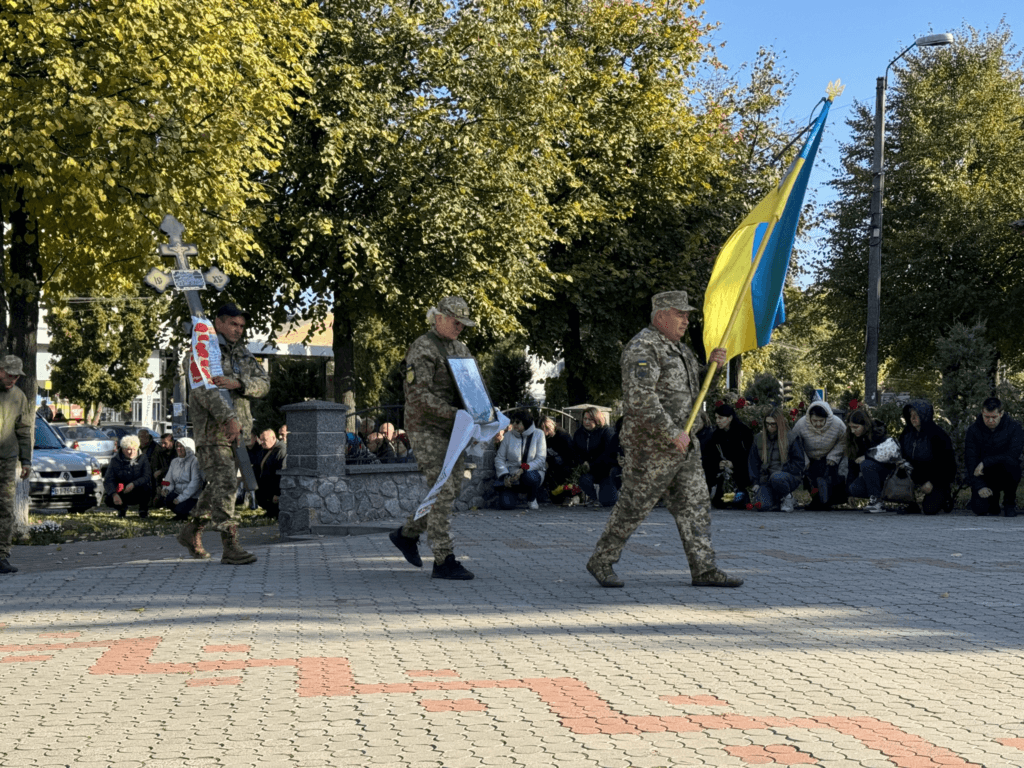Воїн «Тихий» на щиті. Фото Хорольської громади