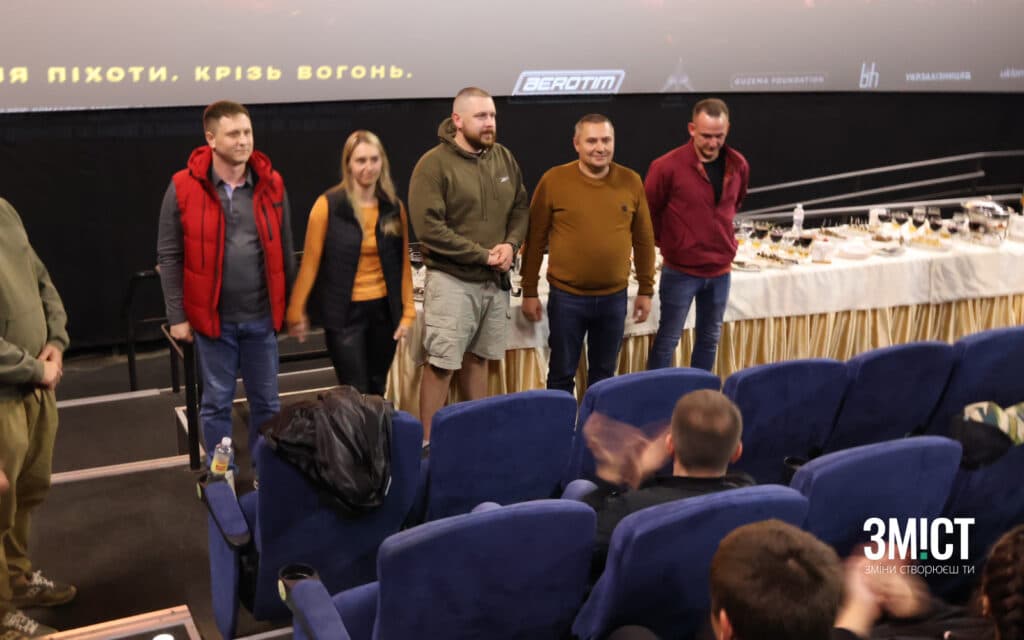 Герої фільму «Підйомна сила». Фото ЗМІСТу