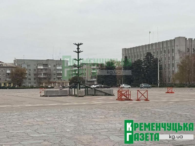 Монтаж ялинки у Кременчуці