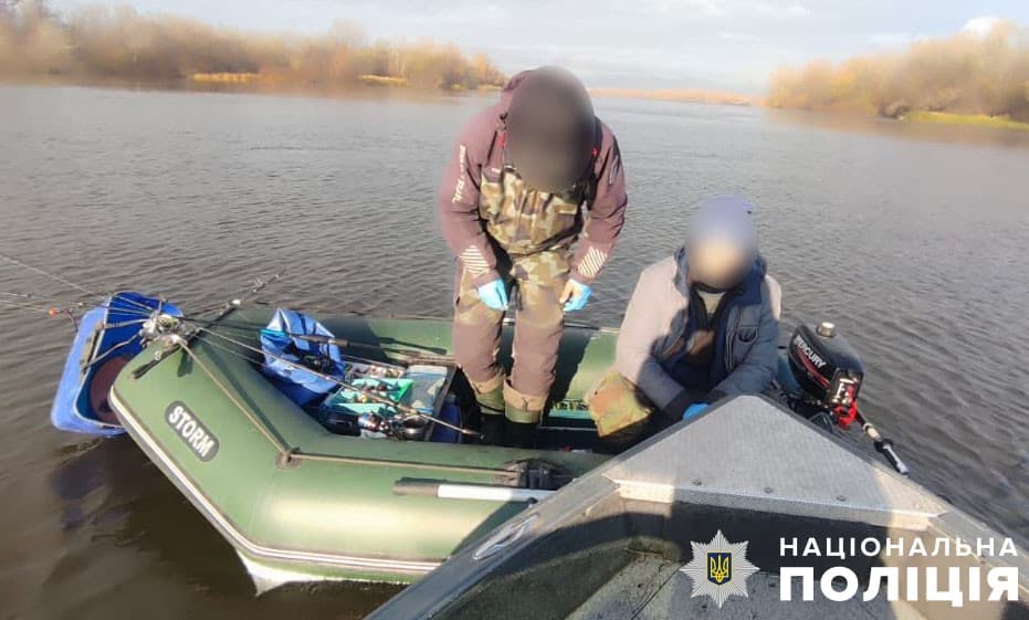 На Полтавщині викрили порушників, які плавали на човнах попри заборону