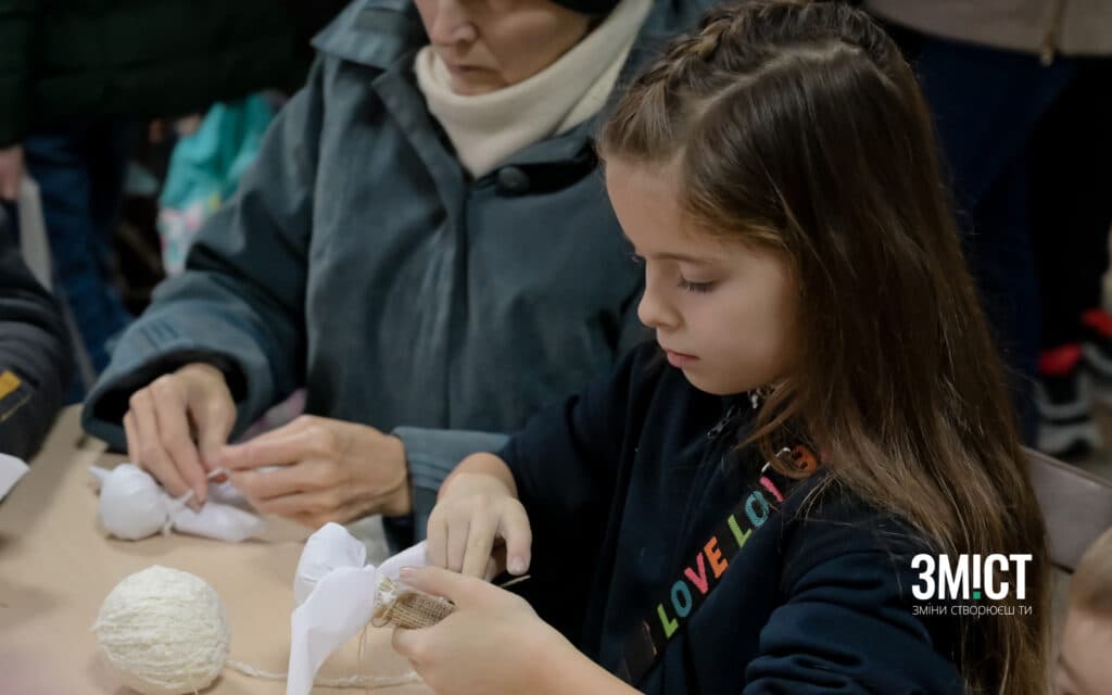 Благодійна барахолка у Полтаві для ЗСУ