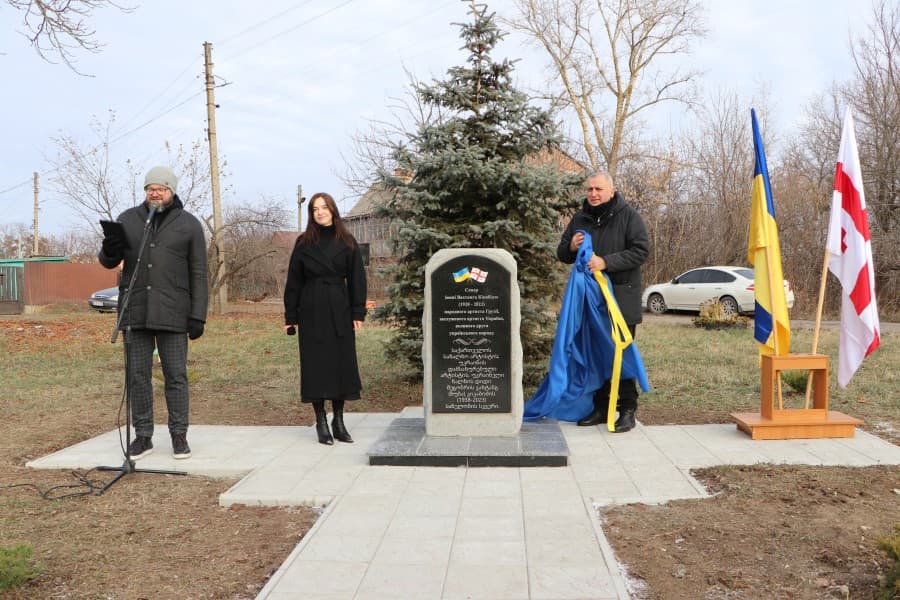 На честь артиста Грузії Вахтанга Кікабідзе у Полтаві відкрили сквер