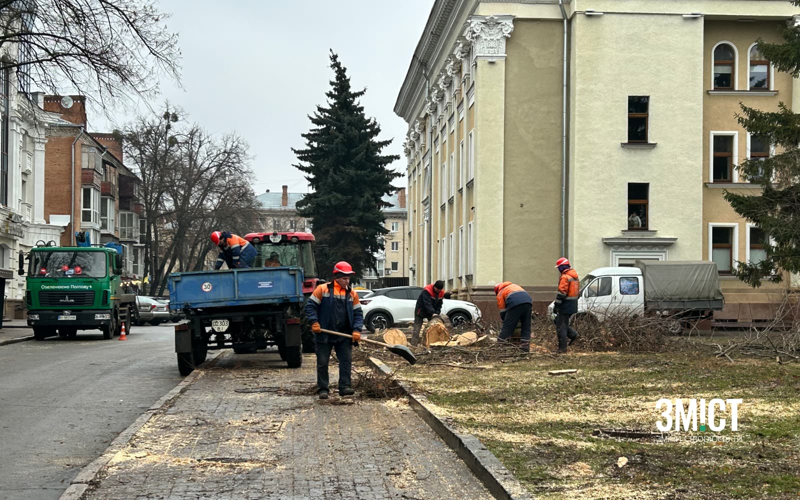 Видалення дерев біля театру 7 січня