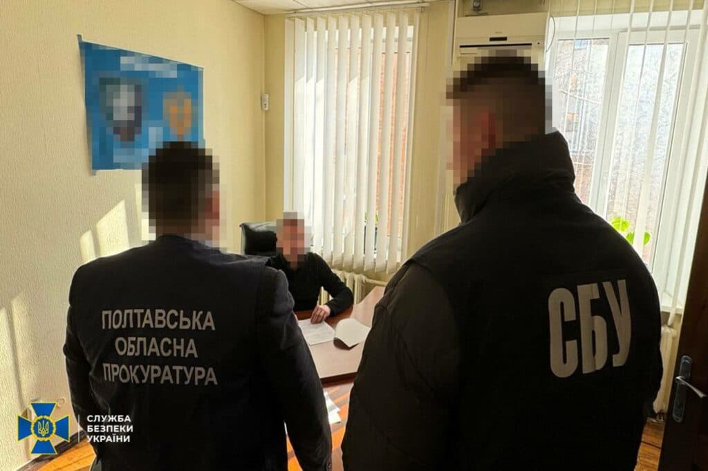 Оголошення підозри чиновнику в Полтаві Фото – СБУ Полтавщини. Сіль Полтаві