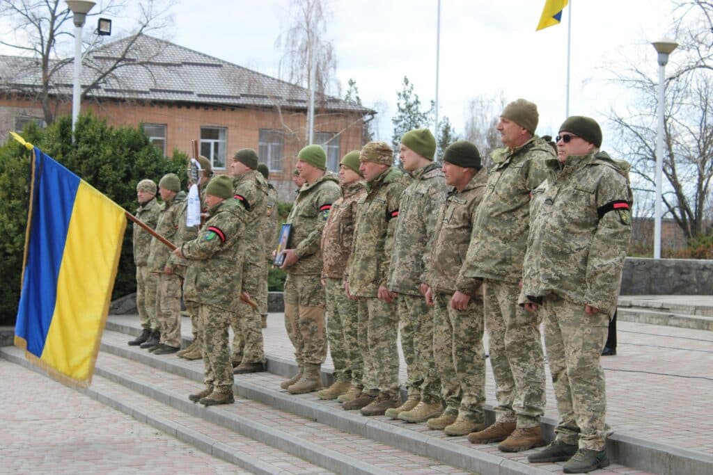 27 березня з героєм прощалася родина та земляки, повідомила рідна громада воїна. Його син Євгеній продовжує службу у війську