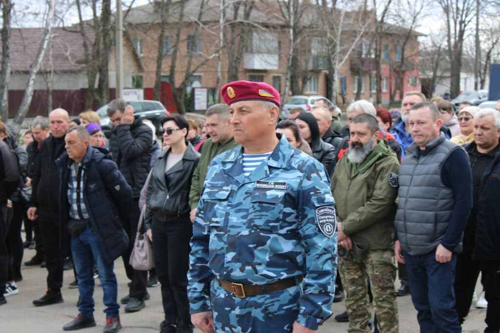 27 березня з героєм прощалася родина та земляки, повідомила рідна громада воїна. Його син Євгеній продовжує службу у війську
