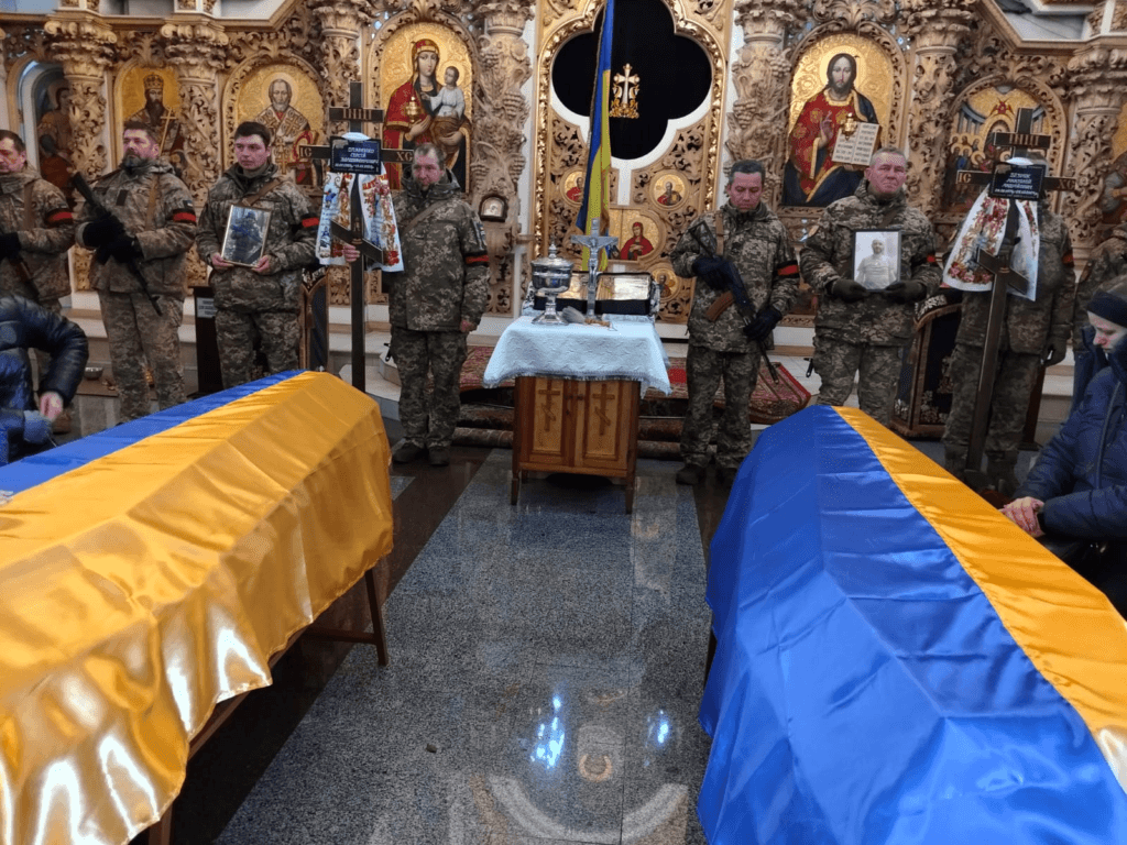 Полеглі сержанти на щиті