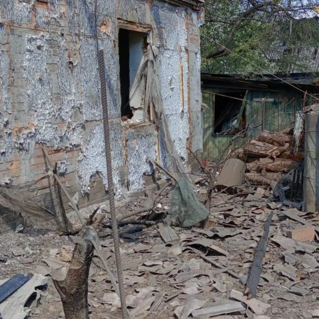 Подруга родини Ольга Гнатюк повідомила ЗМІСТу, що родина (матір та її сини) досі не отримала допомоги від влади Полтавської громади. Для сімʼї оголошений збір коштів: