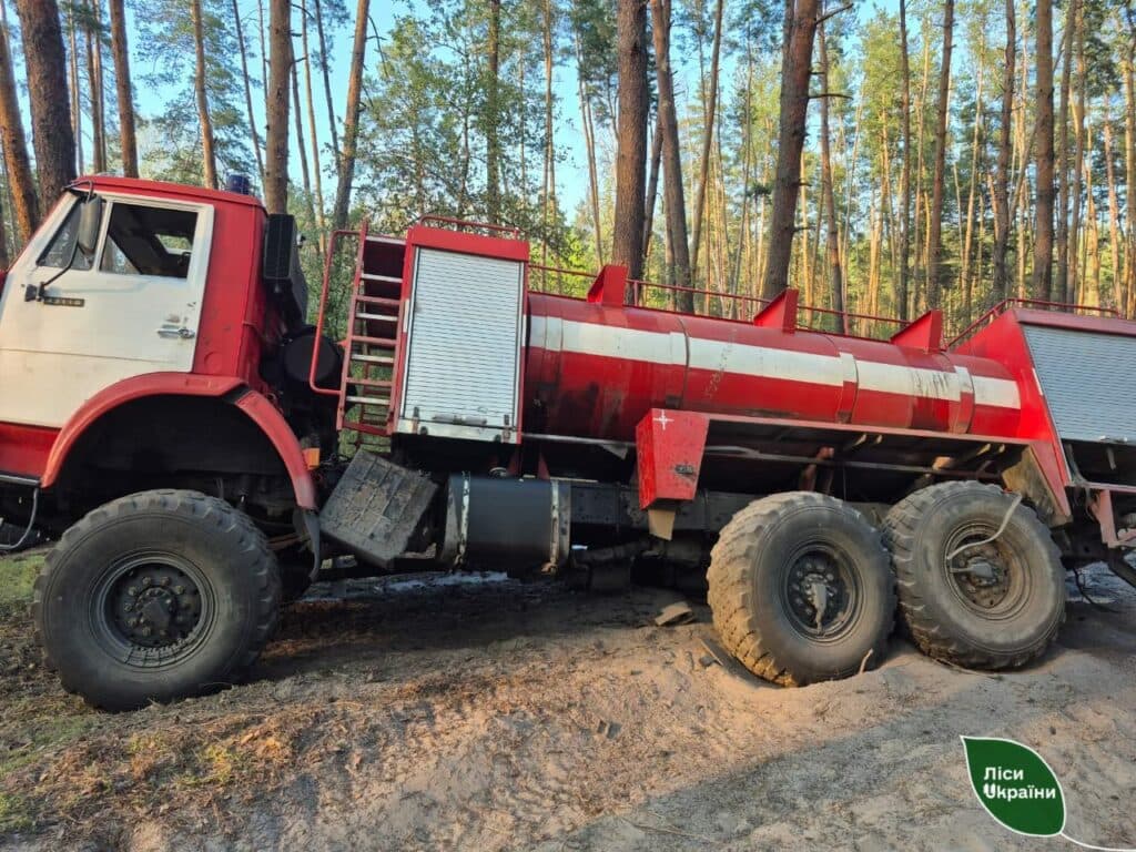 лісівники Полтавщини допомагають гасити пожежу
