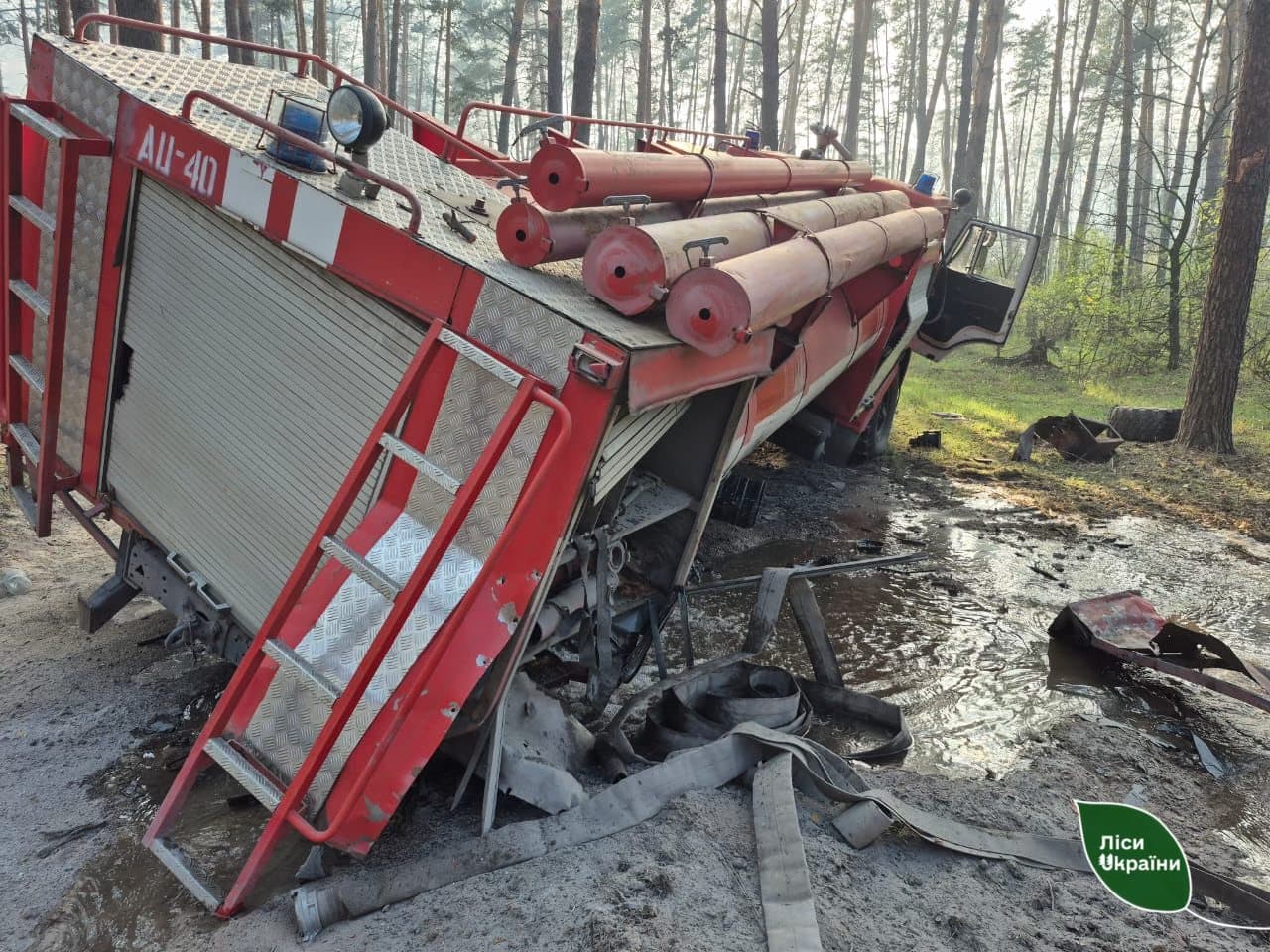 Авто рятувальників підірвалося на міні, коли приїхало гасити пожежу