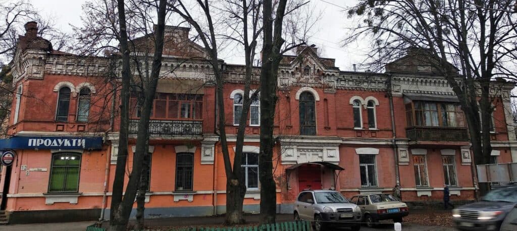 Будинок Учительського інституту на вулиці Просвіти