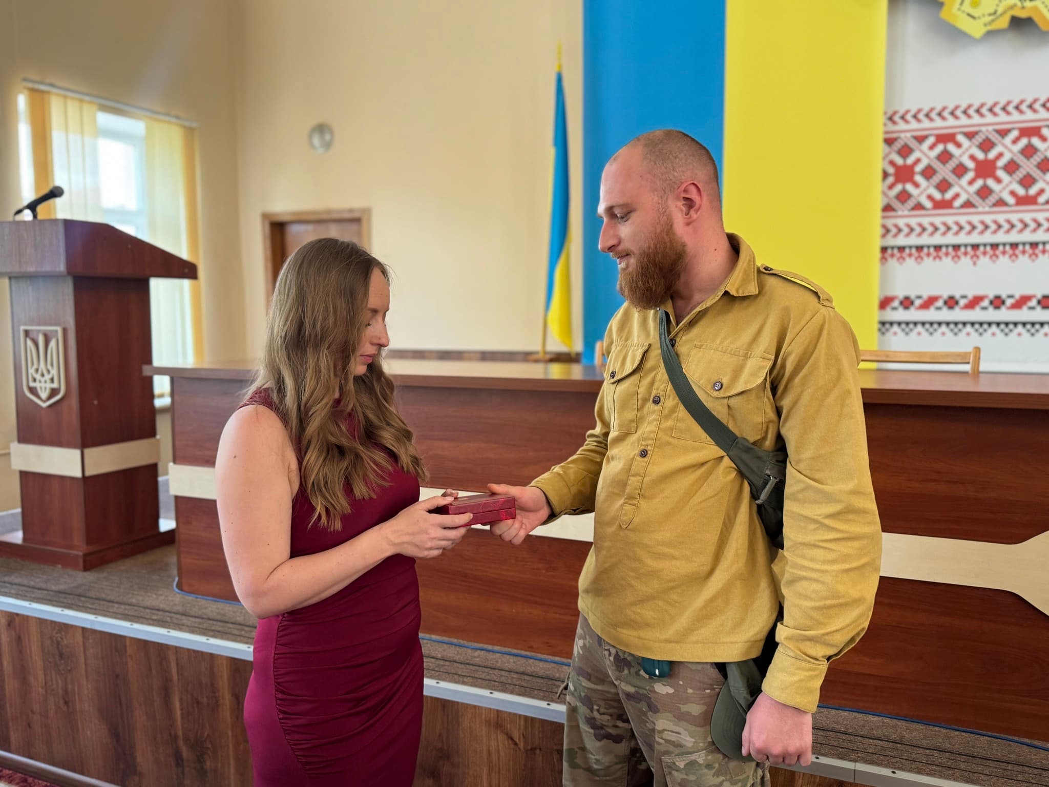 Вручення нагороди рідним Артема Кравченка