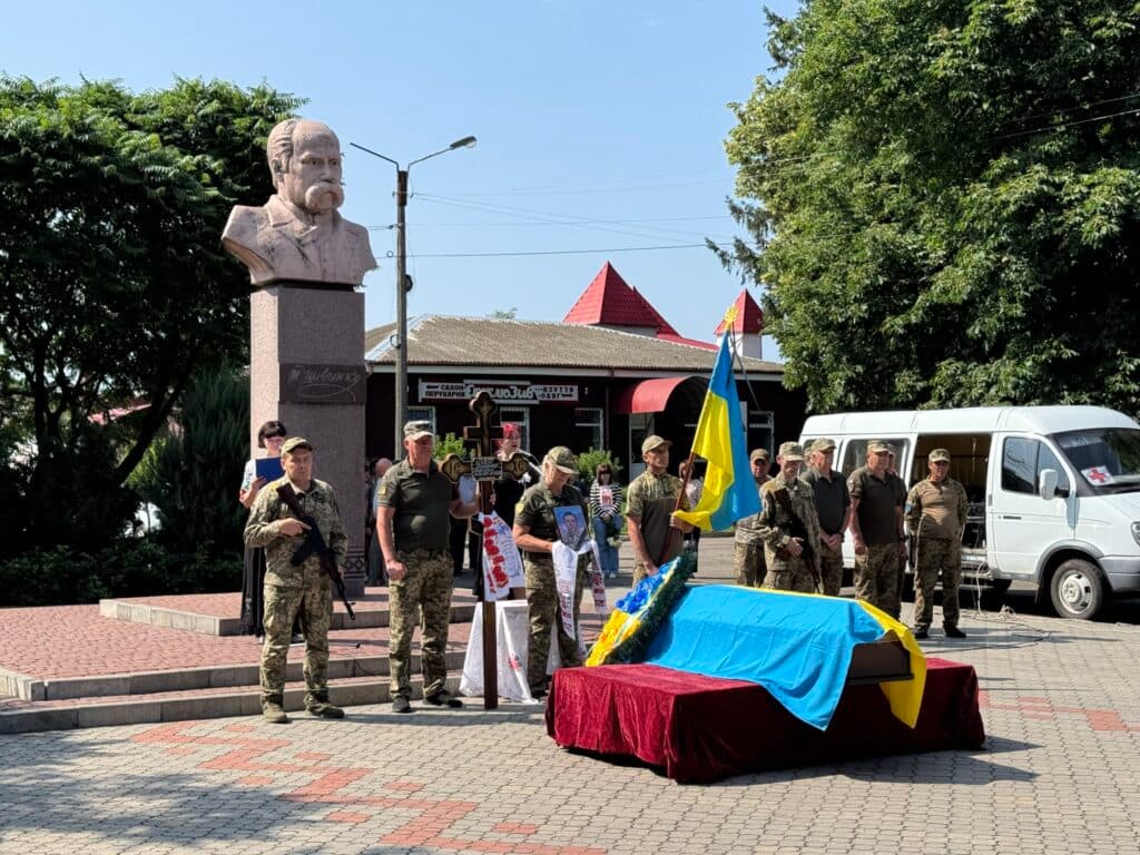 захисником