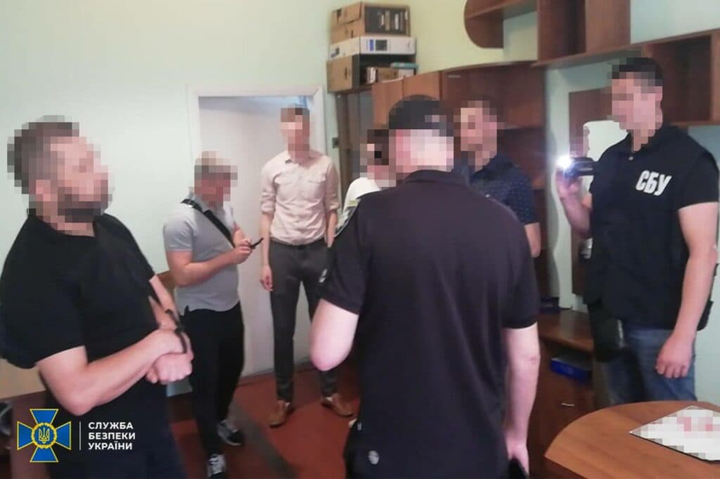 Як затримували на «гарячому» чиновника з Полтави ФОТО