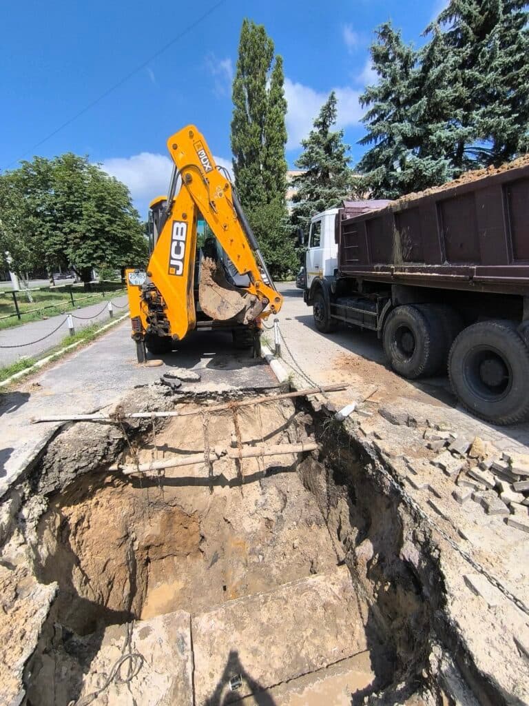 Ліквідація прориву на трубопроводі Фото – «Полтававодоканал»