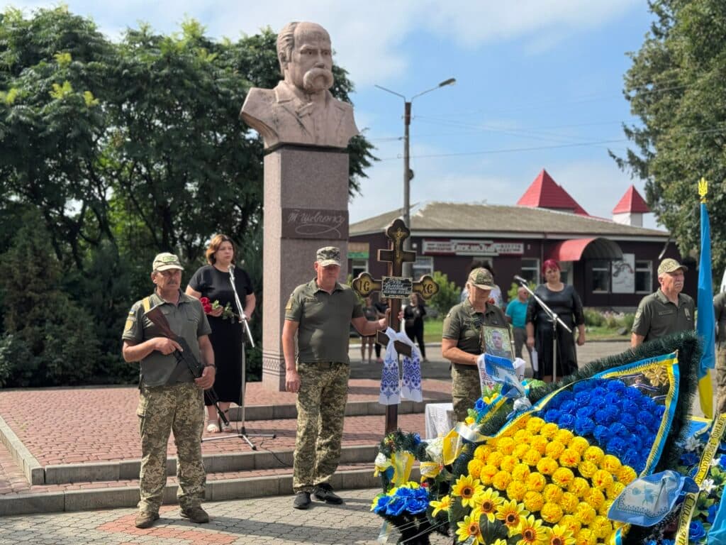 Валерій Рудь народився 5 січня 1992 року в селі Покровська Багачка в багатодітній родині. Працював у будівельній сфері.
