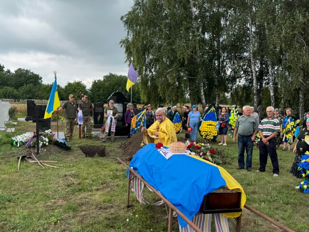 Валерій Рудь народився 5 січня 1992 року в селі Покровська Багачка в багатодітній родині. Працював у будівельній сфері.
