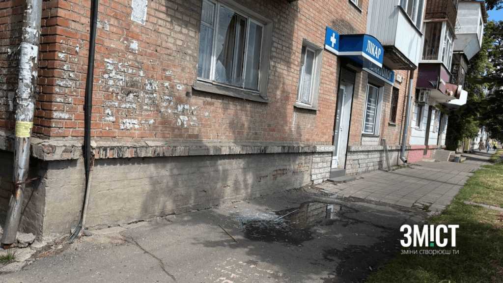 Постраждалий від обстрілу будинок на вул. Сінній 3 липня 2025 року