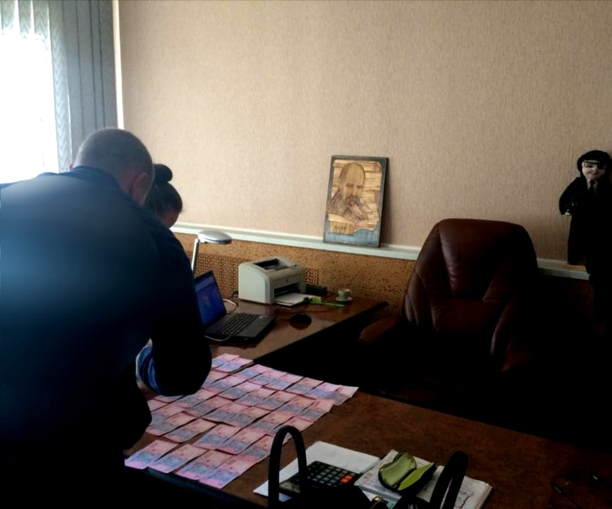 Керівника «Полтавапалива» викрили на хабарі