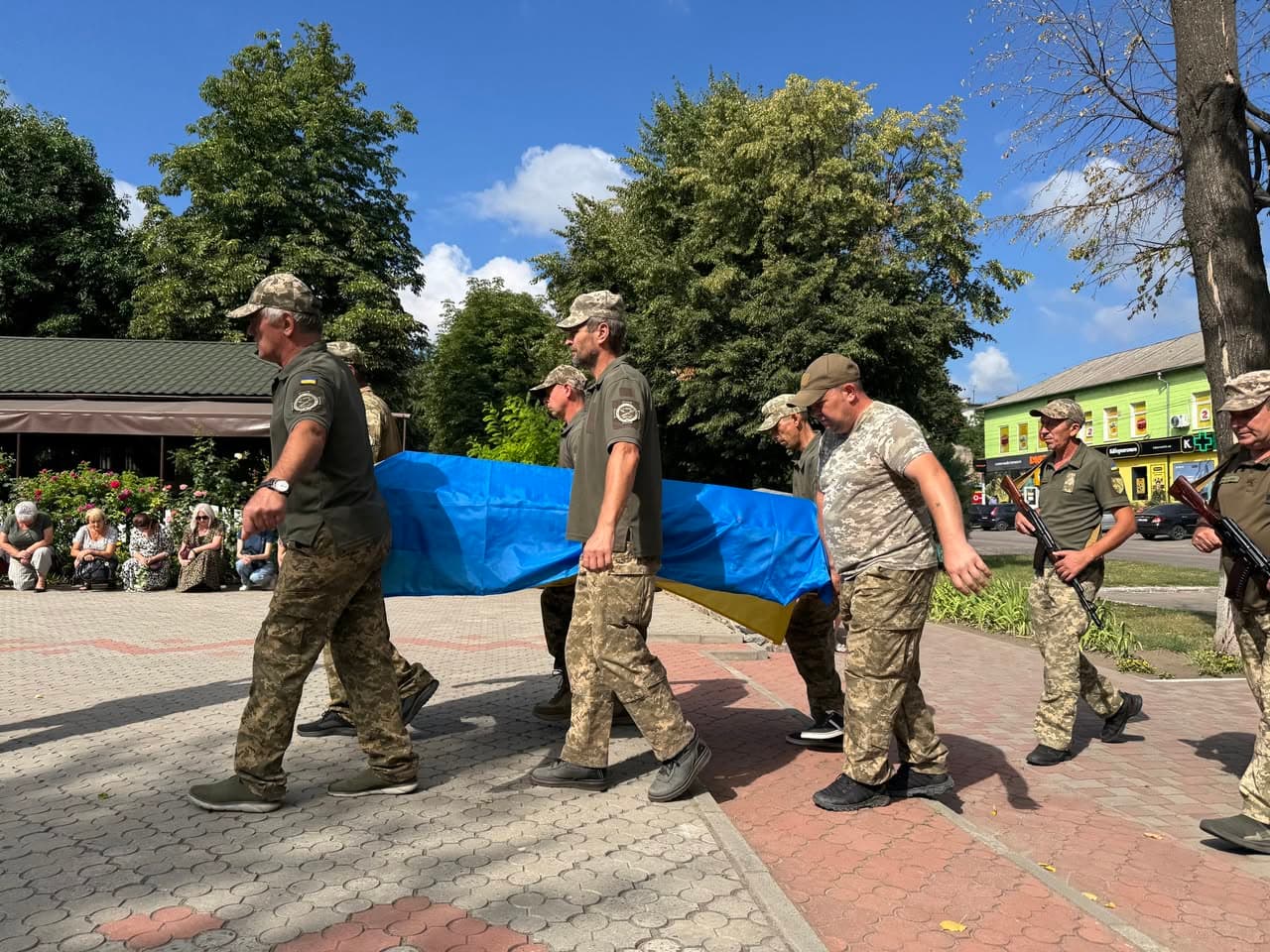 Прощання з полеглим від удару по полігону