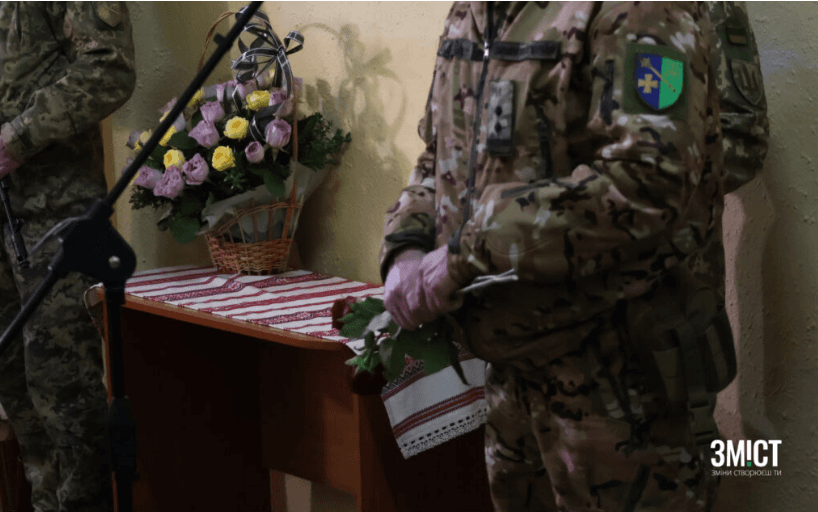Ілюстративне фото. Встановлення меморіальної дошки