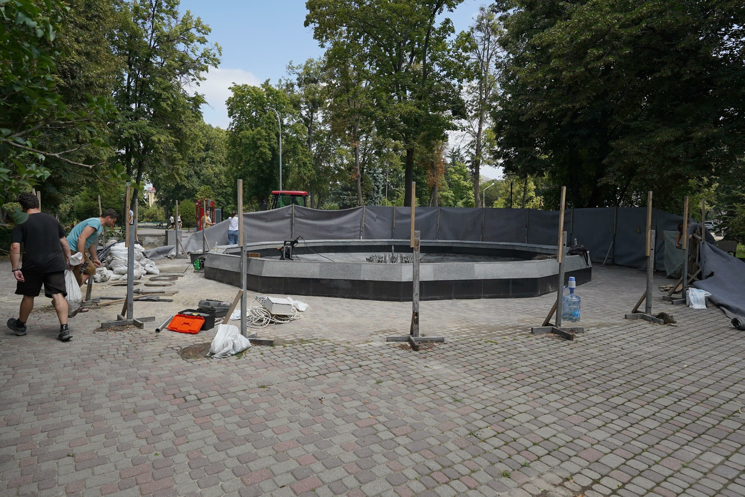 Фонтан у Шевченківському парку.