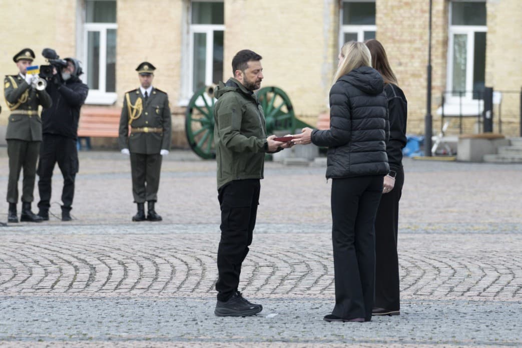 Доньці полеглого офіцера з Полтави вручили орден «Золота Зірка»