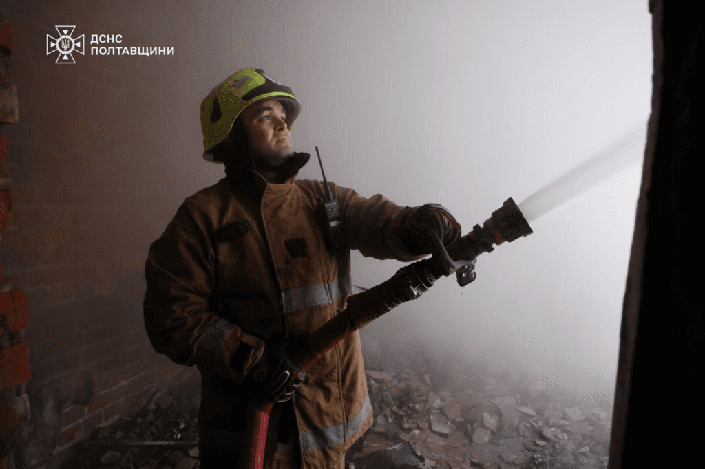Ліквідували наслідки обстрілу протягом дня, тож станом на вечір 3 жовтня усі пошкодження усунули, повідомляє секретарка Полтавської міської ради Катерина Ямщикова. Після обстрілу міста фахівці «Полтаваобленерго», комунальні служби та рятувальники відновили електропостачання, рух громадського транспорту й освітлення на основних вулицях.