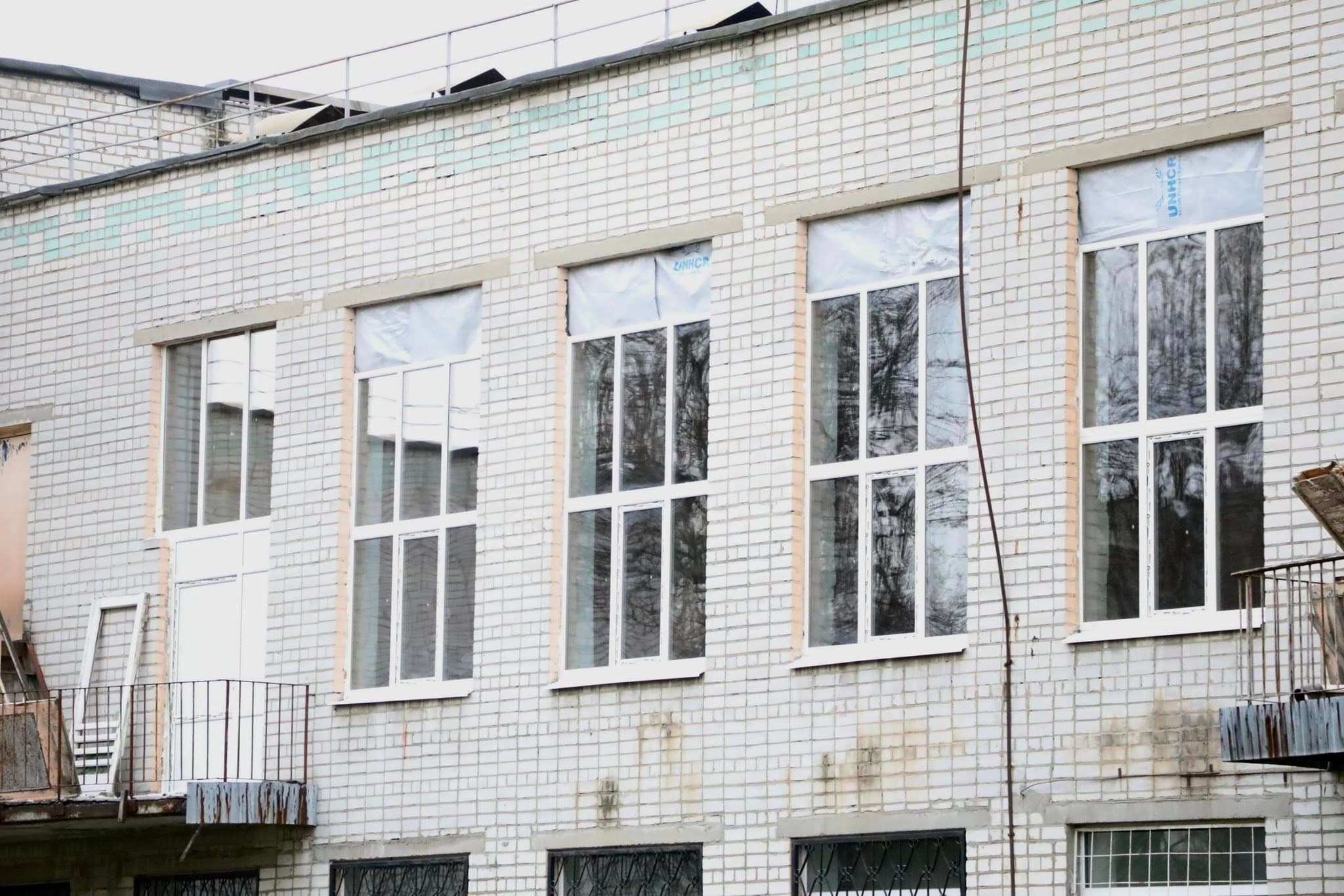 У школі в Кременчуці відновлюють вікна