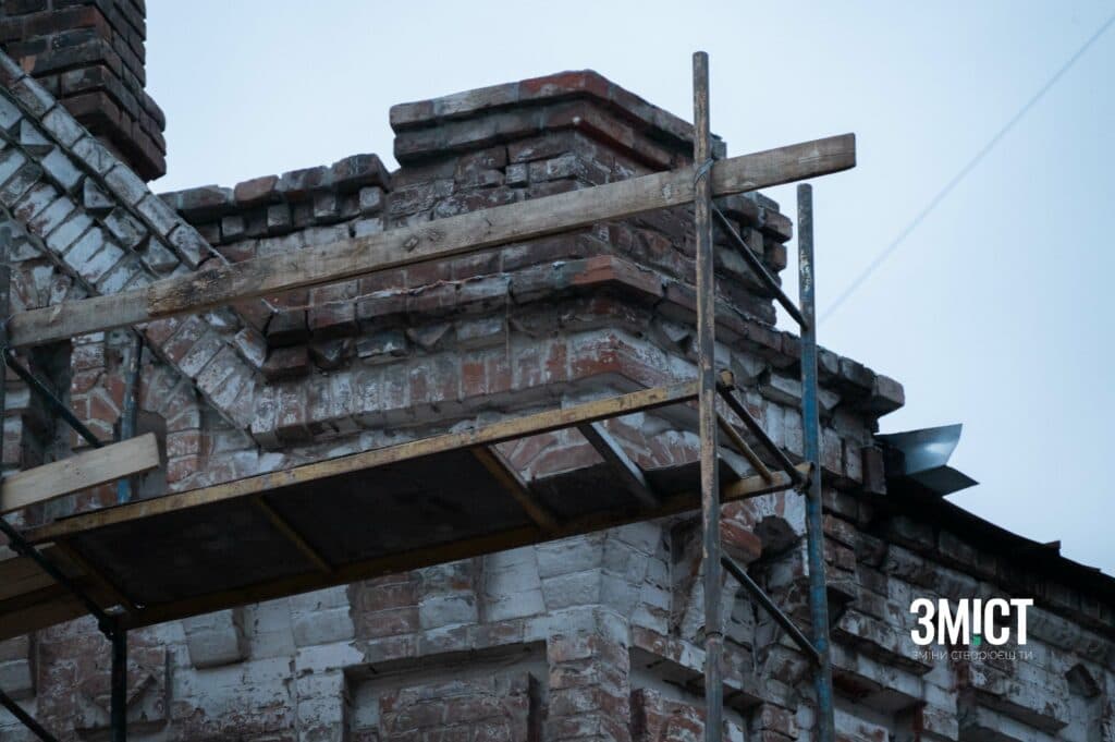 Столітня будівля у Полтаві