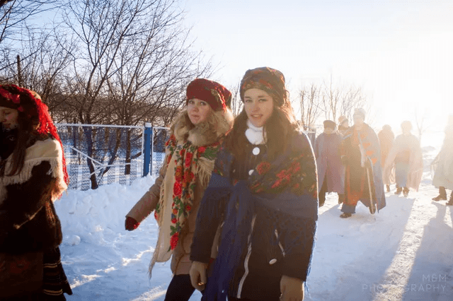 Вертеп – це одна із найстаріших культурних українських традиції, яка знову і знову повертається в моменти історичних зламів. Через образи Ірода, Смерті, Чорта, Козака й інших персонажів вертеп говорить про владу й насильство, гріх і покарання, смерть і життя. Змінюються епохи, однак вертеп залишається актуальним – від XVII століття до сьогодні.