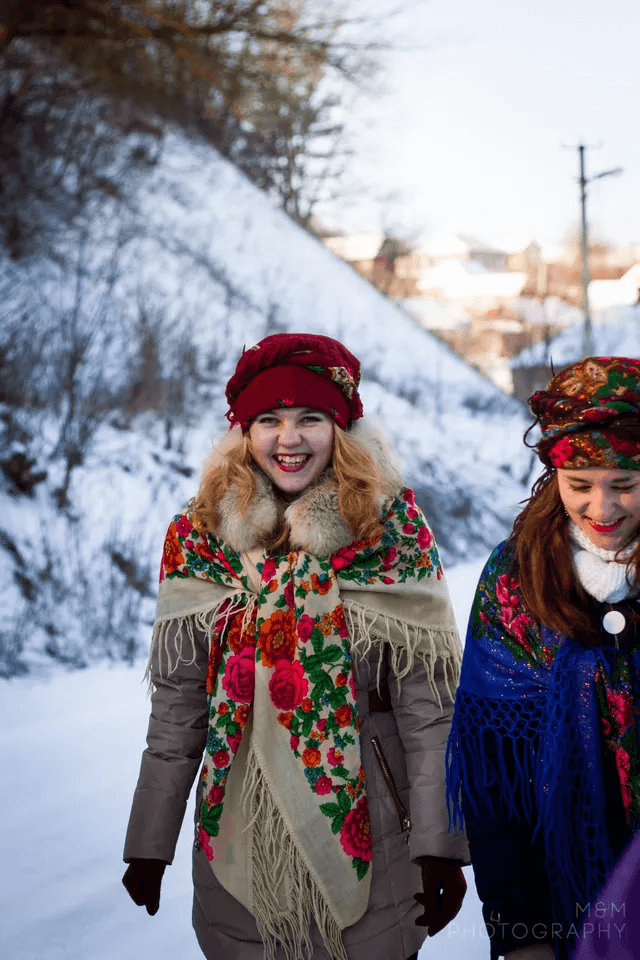 Вертеп – це одна із найстаріших культурних українських традиції, яка знову і знову повертається в моменти історичних зламів. Через образи Ірода, Смерті, Чорта, Козака й інших персонажів вертеп говорить про владу й насильство, гріх і покарання, смерть і життя. Змінюються епохи, однак вертеп залишається актуальним – від XVII століття до сьогодні.