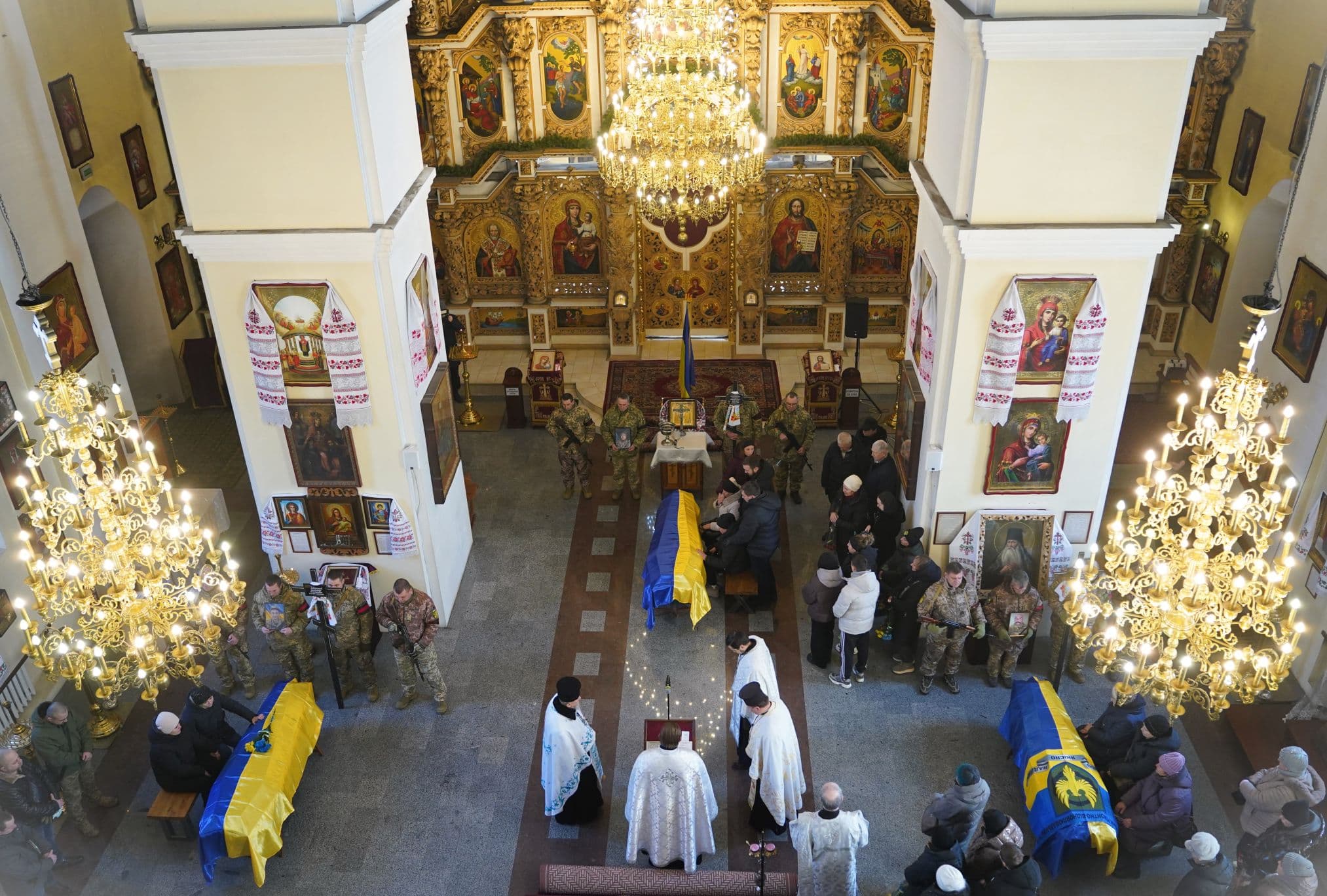Польавці прийшли віддати останню шану трьом захисникам