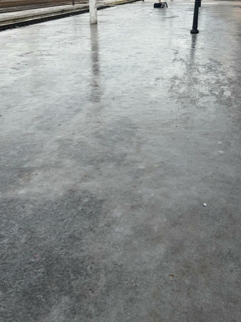 Ковзанка на Київському вокзалі Фото надане читачами