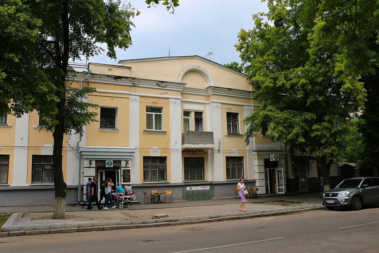 Будинок по вул. Соборності, 2 у Полтаві