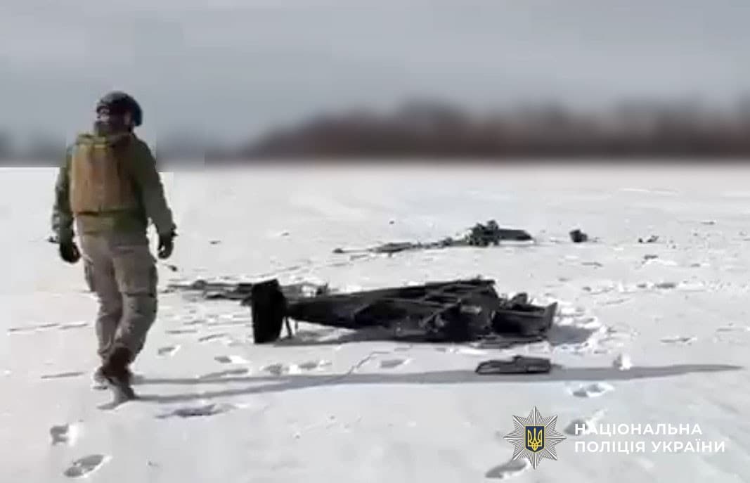 Дрон, який упал у полі на Полтавщині