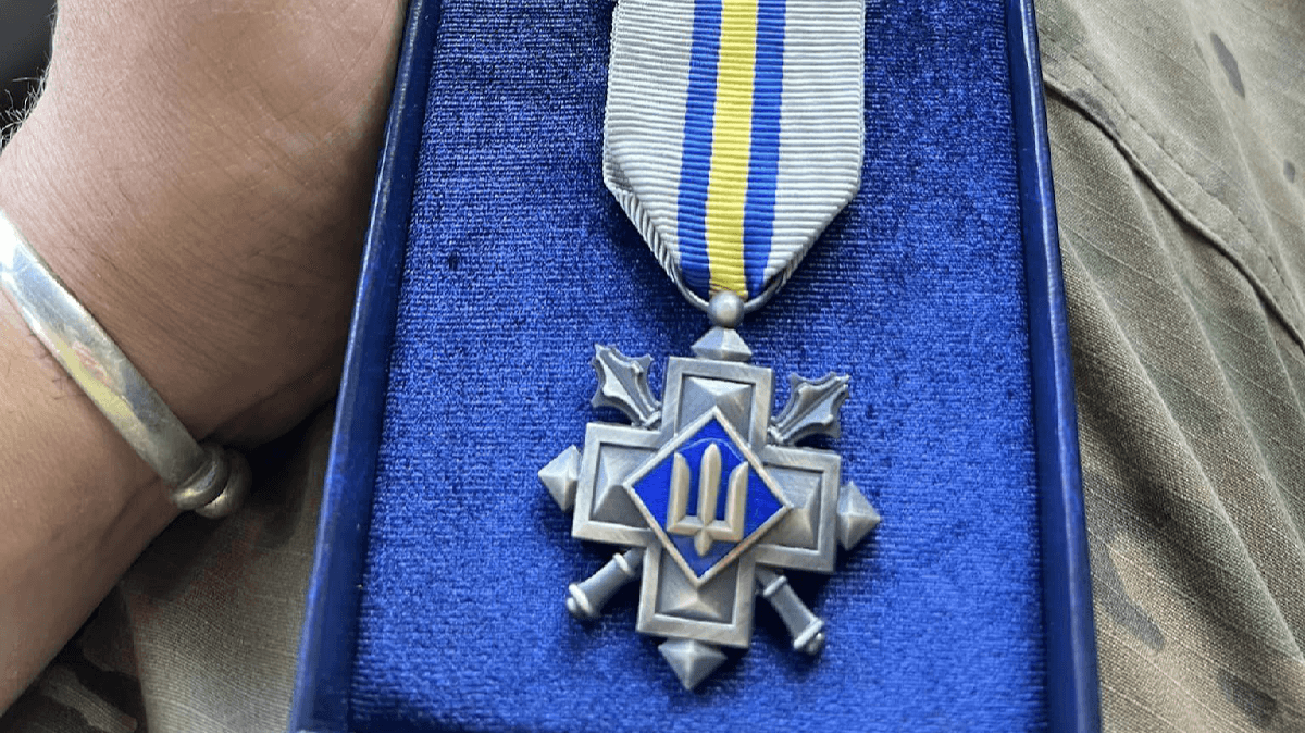 «Срібний хрест». Ілюмтративне фото