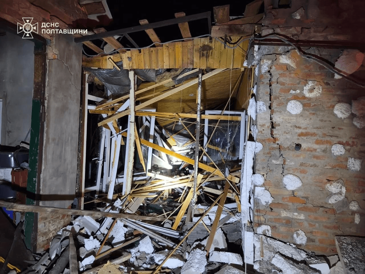 Ілюстративне фото. Наслідки обстрілу Миргородського району 24 березня