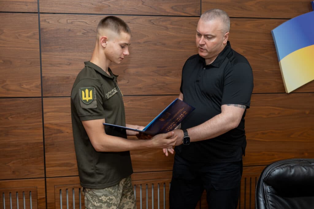 Ліцеїста відзначили за мужність під час ліквідації наслідків обстрілу Полтави