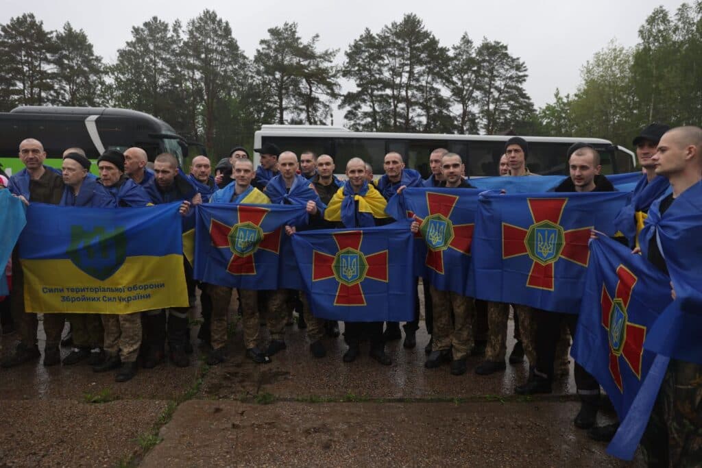 Оборонець Маріуполя з Полтавщини Олександр Житник повернувся з полону додому