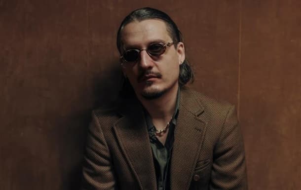 Сергій Гусак, відомий багатьом як музикант Ницо Потворно, сьогодні чітко розставляє пріоритети у своїй ідентичності, ставлячи на перше місце фах лікаря, потім службу у війську і лише наприкінці – творчість.