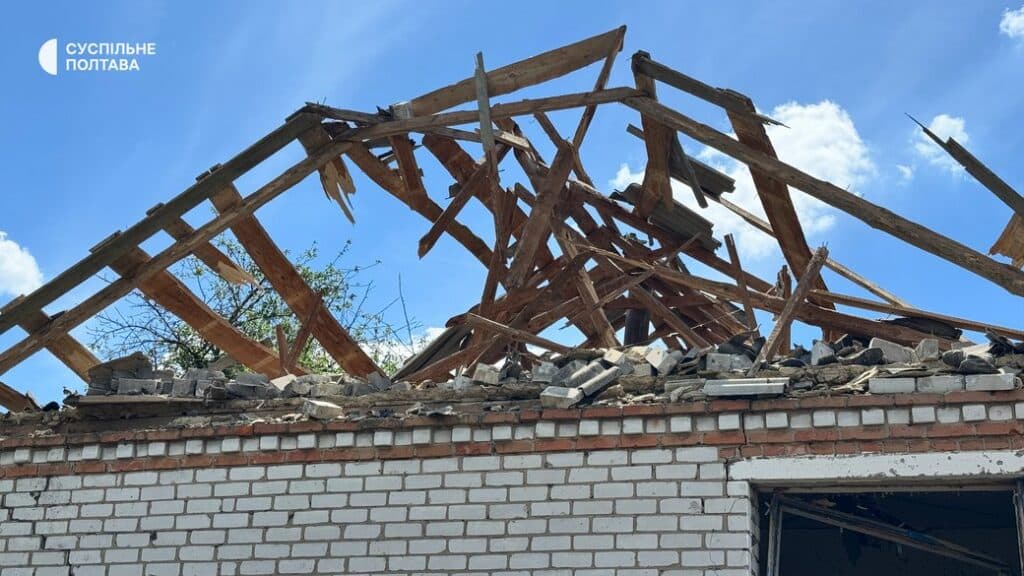 Оприлюднили фото з місця ворожого обстрілу, який розслідує СБУ