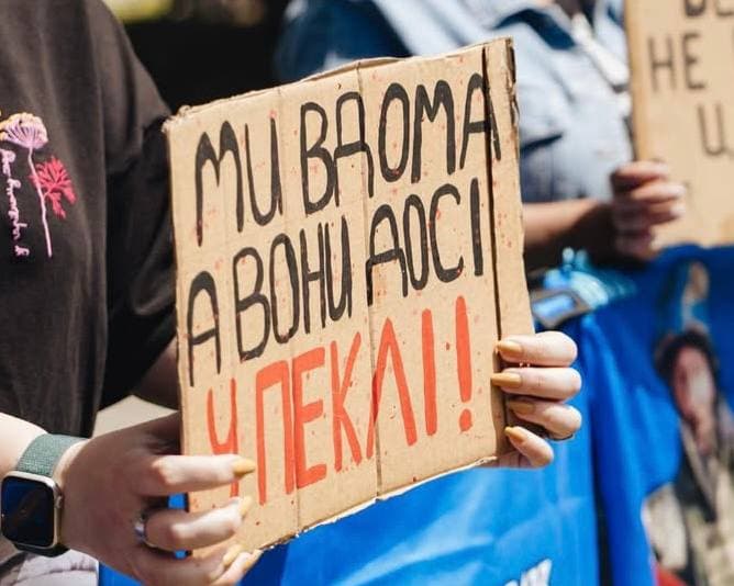 Фото Полтавської спільноти родин та захисників Азовсталі та Маріуполя