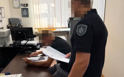 Полтавського поліцейського підозрюють у побитті чоловіка під час доставлення до ТЦК
