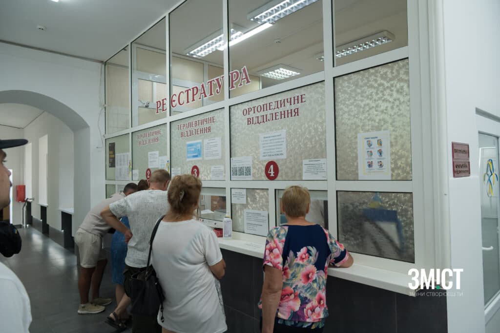 Понад 500 пенсіонерів у черзі. Де у Полтаві є безкоштовне протезування для цивільних? Обласна стоматологія приймає пацієнтів.